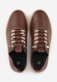 Born2be - Brązowe Wsuwane Tenisówki z Perforacją i Podeszwą z Bieżnikiem Illanya. Okazja: na co dzień. Zapięcie: bez zapięcia. Kolor: brązowy. Materiał: jeans. Szerokość cholewki: normalna. Styl: casual, klasyczny #5