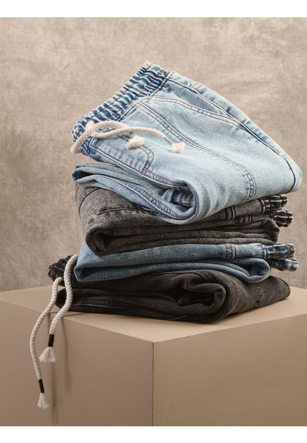 Reserved - Jeansy jogger - niebieski. Kolor: niebieski