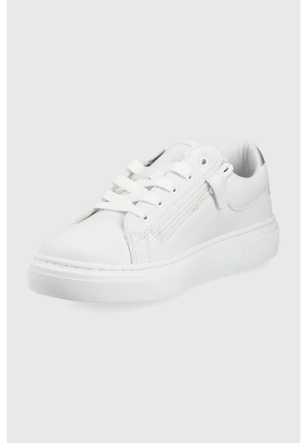 TOMMY HILFIGER - Tommy Hilfiger sneakersy dziecięce kolor biały. Nosek buta: okrągły. Zapięcie: sznurówki. Kolor: biały. Materiał: guma. Obcas: na platformie