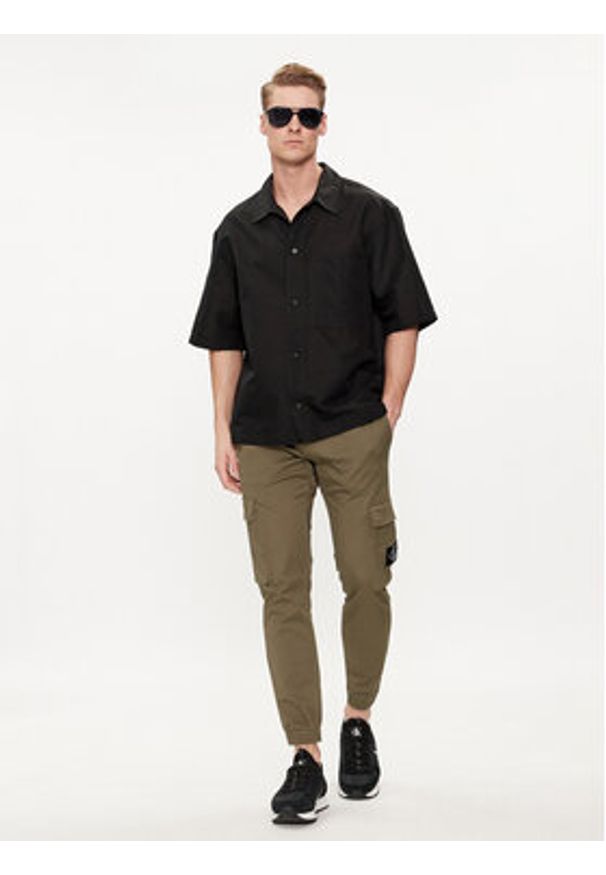 Calvin Klein Jeans Koszula J30J325173 Czarny Relaxed Fit. Kolor: czarny. Materiał: bawełna, len