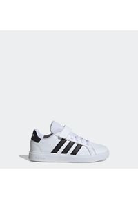 Adidas - Buty dla dzieci ADIDAS Grand Court. Zapięcie: rzepy. Kolor: czarny, biały, wielokolorowy. Materiał: syntetyk, kauczuk, materiał. Szerokość cholewki: normalna. Sport: turystyka piesza