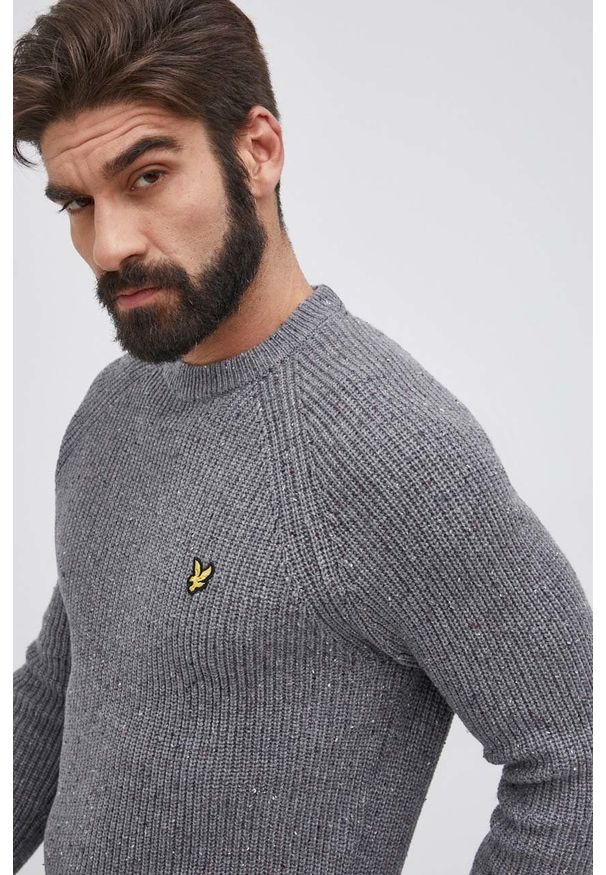 Lyle & Scott - Sweter. Okazja: na co dzień. Kolor: szary. Materiał: dzianina. Długość rękawa: długi rękaw. Długość: długie. Wzór: melanż. Styl: casual