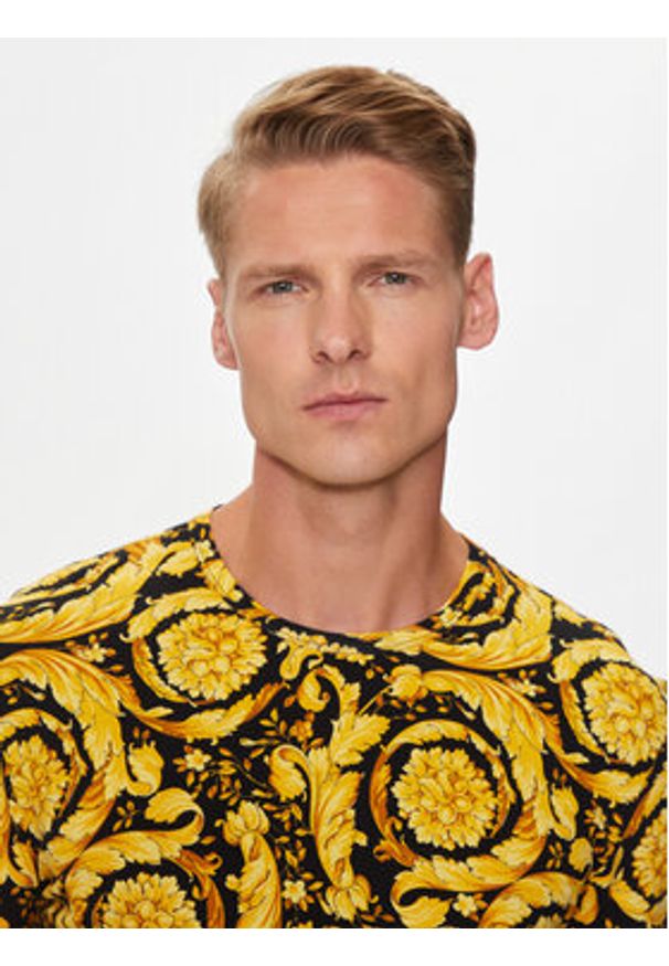 VERSACE - Versace T-Shirt 1000959 1A11188 Żółty Regular Fit. Kolor: żółty. Materiał: bawełna