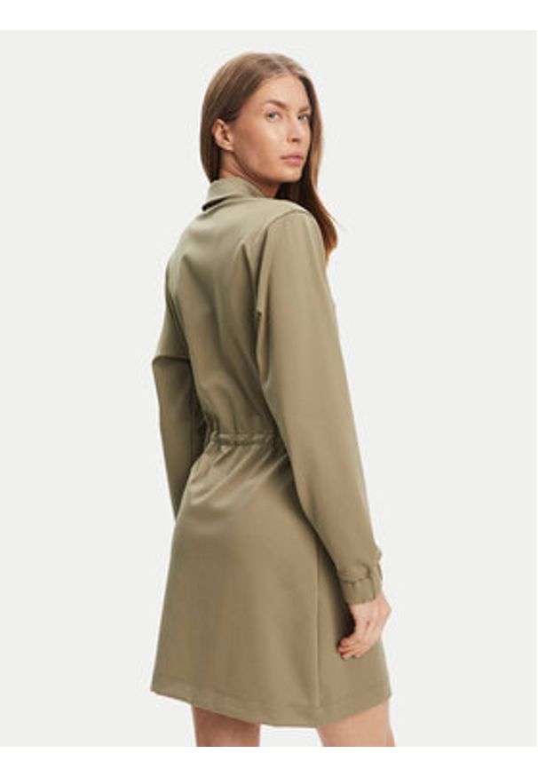 Guess Sukienka codzienna V5YK04 KCX42 Zielony Regular Fit. Okazja: na co dzień. Kolor: zielony. Materiał: syntetyk. Typ sukienki: proste. Styl: casual
