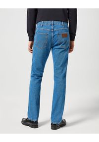 Wrangler - WRANGLER MĘSKIE SPODNIE JEANSOWE GREENSBORO SADDLESTONE 112355021 W15Q017423 #6