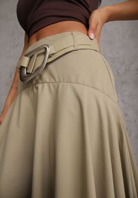 Renee - Zielona Asymetryczna Spódnica o Rozkloszowanym Fasonie z Paskiem z Klamrą Diomeine. Okazja: na co dzień. Kolor: zielony. Długość: krótkie. Styl: elegancki, casual #2