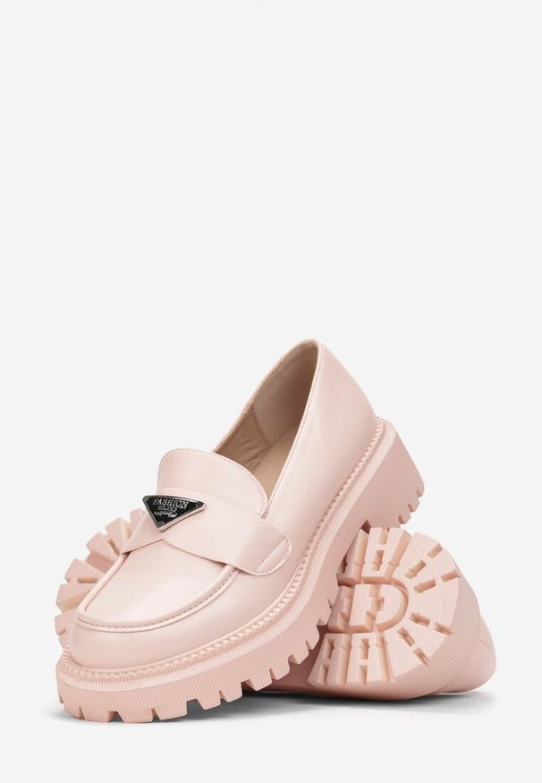 Born2be - Jasnoróżowe Mokasyny z Trójkątną Klamerką Cambrea. Wysokość cholewki: przed kostkę. Nosek buta: okrągły. Kolor: różowy. Szerokość cholewki: normalna