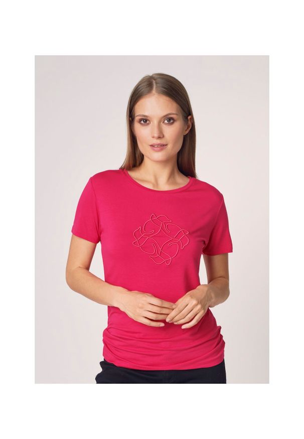 Ochnik - Różowy T-shirt damski z wilgą. Kolor: różowy. Materiał: wiskoza. Wzór: aplikacja