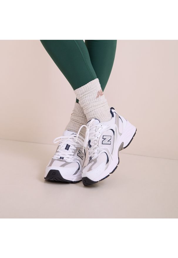 Buty unisex New Balance MR530SG – białe. Zapięcie: sznurówki. Kolor: biały. Materiał: syntetyk, materiał. Szerokość cholewki: normalna. Sezon: lato. Sport: turystyka piesza