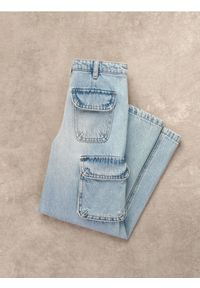 Reserved - Jeansy super wide leg z kieszeniami cargo - niebieski. Kolor: niebieski