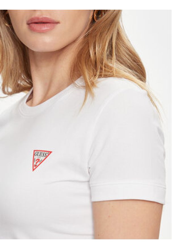 Guess T-Shirt W2YI44 J1314 Biały Slim Fit. Kolor: biały. Materiał: bawełna