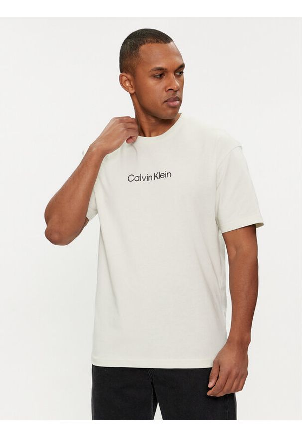 Calvin Klein T-Shirt Hero K10K111346 Écru Regular Fit. Materiał: bawełna