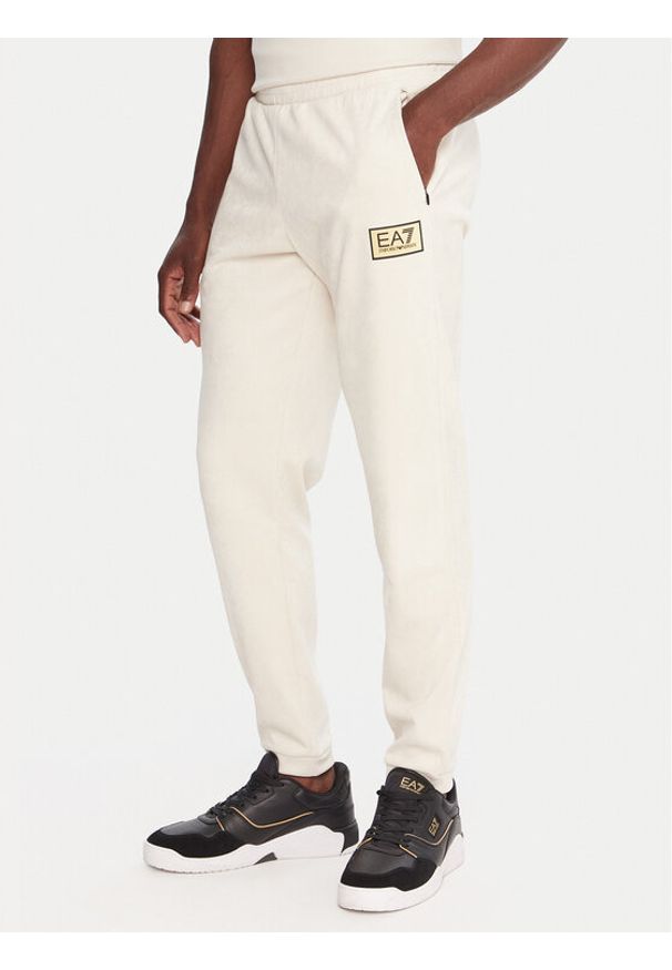 EA7 Emporio Armani Spodnie dresowe 7M000676 AF16718 U1086 Beżowy Regular Fit. Kolor: beżowy. Materiał: syntetyk