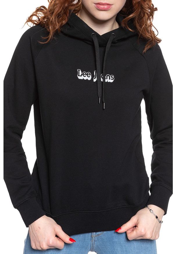 Lee - BLUZA LEE DAMSKA HOODIE BLACK L53WTX01 112112584. Okazja: na co dzień, na uczelnię. Typ kołnierza: kaptur. Materiał: denim, jeans, materiał, bawełna. Wzór: nadruk. Sezon: lato. Styl: sportowy, casual