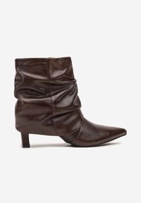 Renee - Brązowe Botki Slouchy na Kaczuszce Ozdobione Wywiniętą Cholewką Cenitte. Okazja: na co dzień. Kolor: brązowy. Materiał: jeans. Szerokość cholewki: normalna. Wzór: aplikacja. Obcas: na szpilce. Styl: casual. Wysokość obcasa: średni #6