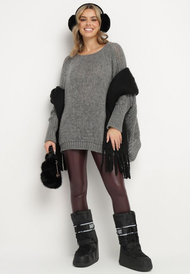 Born2be - Ciemnoszary Luźny Sweter w Stylu Ponczo Kossela. Okazja: na co dzień. Typ kołnierza: dekolt w łódkę. Kolor: szary. Materiał: jeans. Styl: wizytowy, casual