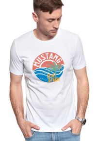 Mustang - MUSTANG T SHIRT Alex C Print 1009534 2045. Kolor: biały. Wzór: nadruk #7