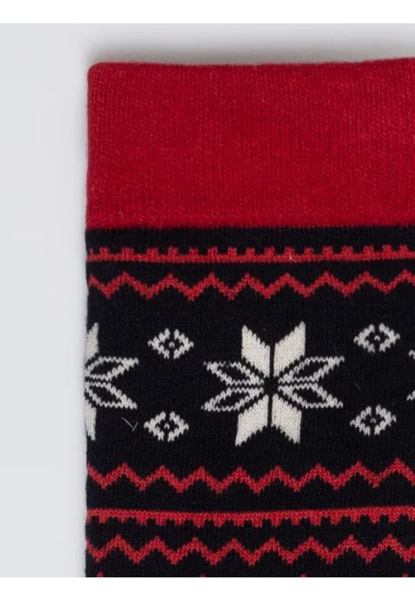 Big-Star - Skarpety męskie długie ze wzorem skandynawskim czerwone Daryl 603. Kolor: czerwony. Materiał: żakard, bawełna. Wzór: aplikacja, ze splotem