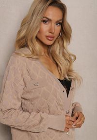 Renee - Beżowy Kardigan z Ozdobnymi Guzikami i Ściągaczami Zymira. Okazja: na co dzień. Kolor: beżowy. Styl: casual