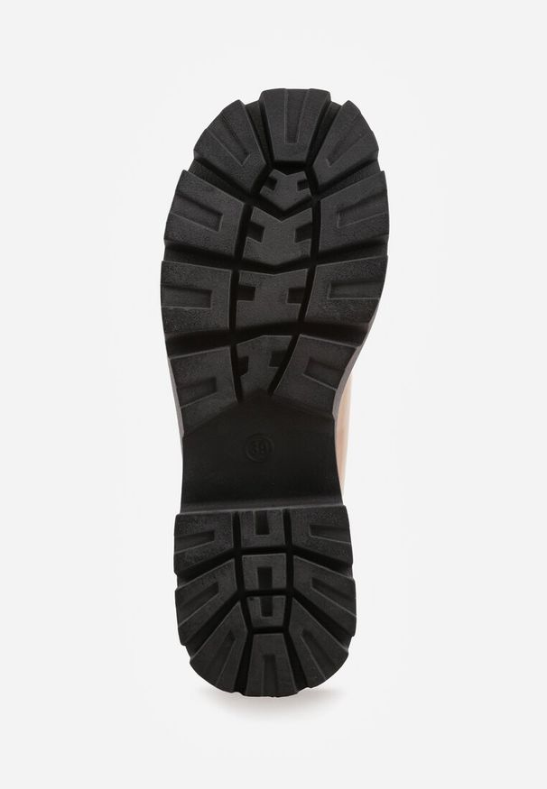 Renee - Ciemnobeżowe Półbuty Lakierowane na Platformie i Słupku w Stylu Mary Jane Omela. Okazja: do pracy, na spotkanie biznesowe. Zapięcie: sprzączka. Kolor: beżowy. Materiał: lakier. Obcas: na platformie. Styl: elegancki, biznesowy, klasyczny, wizytowy