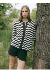 Reserved - Dzianinowe szorty z wiązaniem - brązowy. Kolor: brązowy. Materiał: dzianina #1