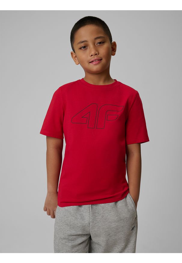 4f - 4F T-shirt regular z nadrukiem chłopięcy - czerwony 128 (7-8 lat). Okazja: na uczelnię, na co dzień. Kolor: czerwony. Materiał: materiał, bawełna, skóra. Wzór: nadruk. Sezon: lato. Styl: casual, klasyczny