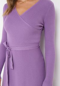 Born2be - Jasnofioletowa Sweterkowa Sukienka Rozkloszowana z Wiązanym Paskiem Florentame. Kolor: fioletowy. Materiał: materiał. Typ sukienki: rozkloszowane, kopertowe. Długość: midi #5
