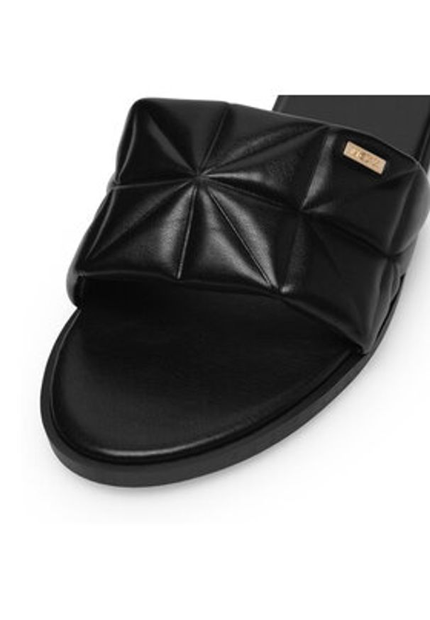 MEXX Klapki WYL021123-02 Czarny. Kolor: czarny. Materiał: syntetyk