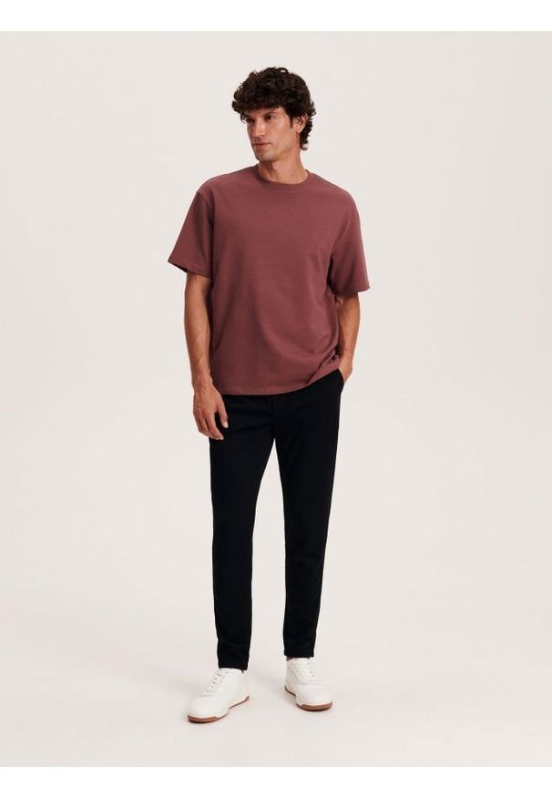 Reserved - Spodnie chino slim fit - czarny. Kolor: czarny. Materiał: dzianina, wiskoza
