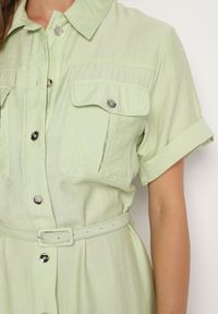 Born2be - Zielona Wiskozowa Sukienka o Koszulowym Kroju z Paskiem Nelavyn. Okazja: na co dzień, do pracy. Kolor: zielony. Materiał: wiskoza. Długość rękawa: krótki rękaw. Typ sukienki: koszulowe. Styl: casual, elegancki #7