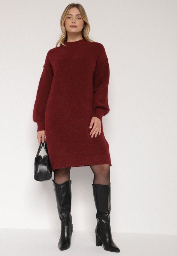 Born2be - Bordowa Pudełkowa Sukienka Dzianinowa z Domieszką Wełny Netessa. Okazja: na spotkanie biznesowe. Kolor: czerwony. Materiał: dzianina, wełna. Styl: elegancki, biznesowy
