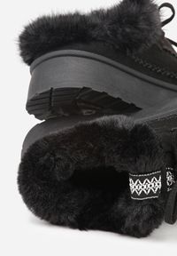 Born2be - Czarne Wsuwane Śniegowce w Rustykalnym Stylu z Kokardą i Futrem Tusora. Okazja: na co dzień. Zapięcie: bez zapięcia. Kolor: czarny. Materiał: futro. Styl: casual, klasyczny #4