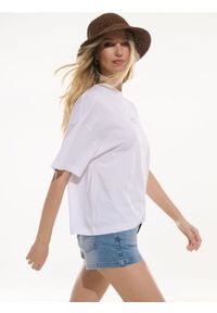 Sinsay - Szorty jeansowe z efektem sprania - niebieski. Kolor: niebieski. Materiał: jeans