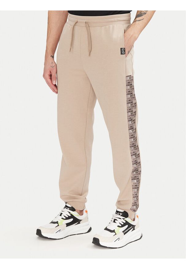 EA7 Emporio Armani Spodnie dresowe 7M000216 AF12660 U6155 Beżowy Regular Fit. Kolor: beżowy. Materiał: syntetyk, bawełna