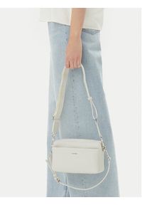 Calvin Klein Torebka Ck Must Convertible Camera Bag K60K612901 Écru. Materiał: skórzane #4