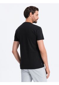 Ombre Clothing - Dzianinowy T-shirt męski z naszytą kieszonką - czarny V5 S1621 - XXL. Kolor: czarny. Materiał: dzianina. Długość rękawa: krótki rękaw. Długość: krótkie. Wzór: aplikacja. Styl: klasyczny #5