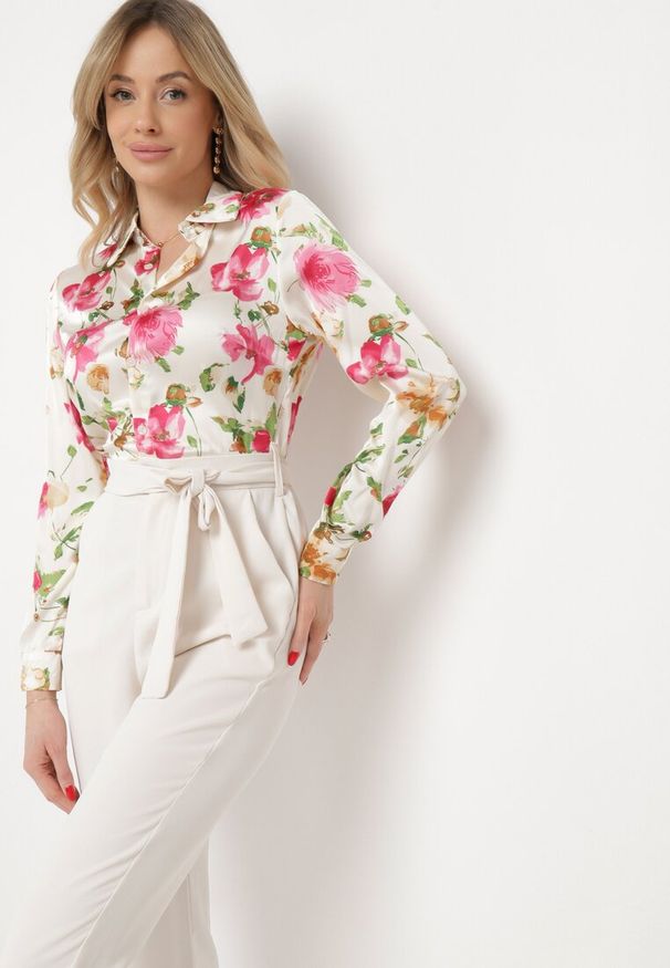 Born2be - Jasnobeżowy Kombinezon z Koszulową Górą w Kwiaty i Wiązanym Paskiem Sorjana. Kolor: beżowy. Materiał: materiał. Długość: długie. Wzór: kwiaty. Styl: elegancki