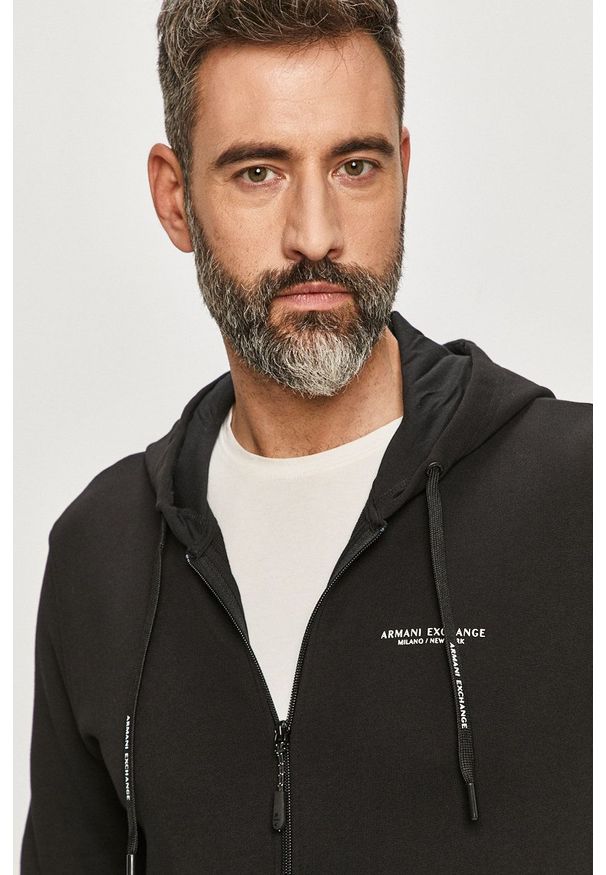 Armani Exchange Bluza męska kolor czarny z kapturem z nadrukiem. Okazja: na co dzień. Typ kołnierza: kaptur. Kolor: czarny. Wzór: nadruk. Styl: casual