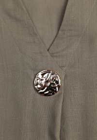 Born2be - Ciemnobeżowa Nietoperzowa Bluzka z Krótkim Rękawem z Lnem i Wiskozą Isirtila. Okazja: na co dzień, do pracy. Kolor: beżowy. Materiał: wiskoza, len. Długość rękawa: krótki rękaw. Długość: krótkie. Sezon: lato. Styl: casual, klasyczny, elegancki #7