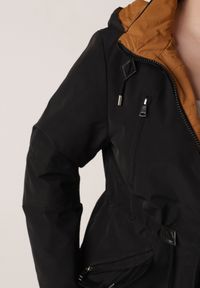 Born2be - Czarna Przejściowa Kurtka Dwustronna o Kroju Parki z Pikowaniem Wewnątrz Zidelle. Typ kołnierza: kaptur. Kolor: czarny. Materiał: jeans, poliester. Styl: sportowy #8