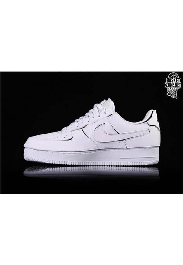 Buty do chodzenia męskie Nike Air Force 1 Low Cosmic Clay. Zapięcie: sznurówki. Kolor: biały. Materiał: guma, materiał, skóra, syntetyk. Szerokość cholewki: normalna. Model: Nike Air Force. Sport: turystyka piesza