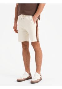 Ombre Clothing - Dresowe męskie szorty z lampasami i ściągaczem w pasie – kremowe V3 - Rozmiar: XL. Okazja: na co dzień. Kolor: kremowy. Materiał: dresówka. Wzór: aplikacja. Styl: retro, casual #10