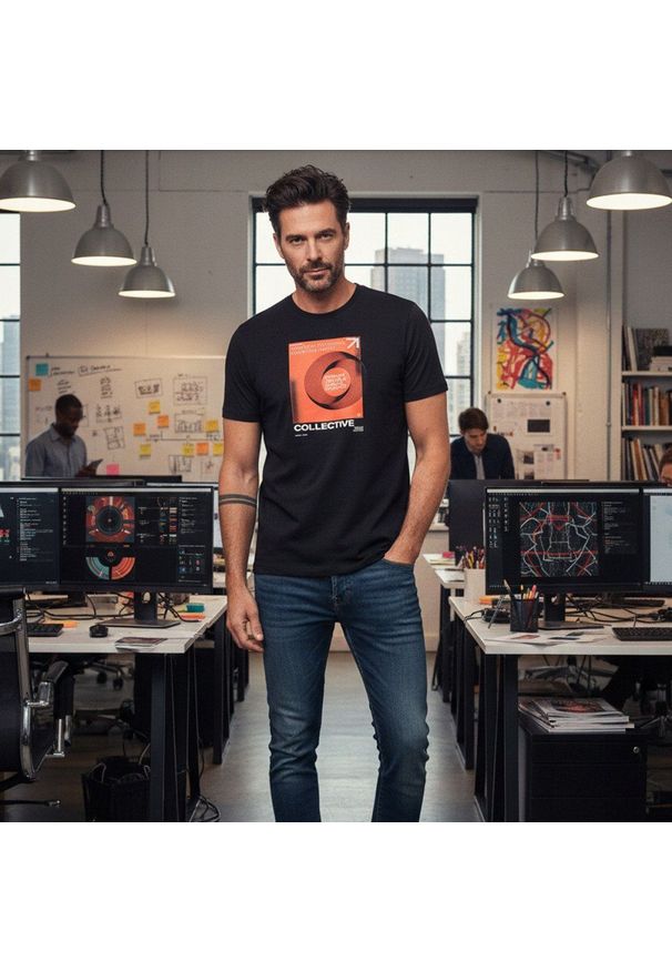 Bawełniana, Męska Koszulka (T-Shirt) - Pako Jeans - Czarna, Pomarańczowy Print. Okazja: na co dzień. Kolor: pomarańczowy, czarny, wielokolorowy. Materiał: bawełna. Wzór: nadruk. Styl: casual