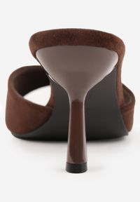 Born2be - Brązowe Klapki na Lakierowanej Szpilce Felesh. Okazja: na co dzień. Kolor: brązowy. Materiał: lakier. Styl: casual, elegancki, klasyczny #2