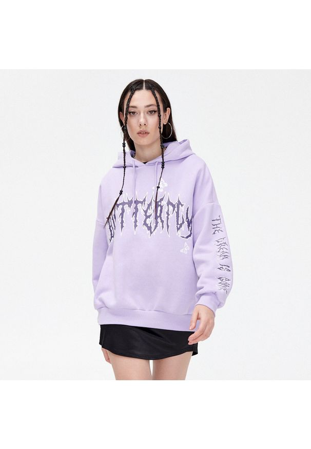 Cropp - Fioletowa bluza z kapturem oversize - Fioletowy. Typ kołnierza: kaptur. Kolor: fioletowy. Materiał: bawełna, dzianina. Wzór: nadruk