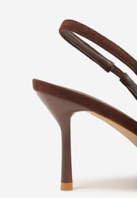 Born2be - Brązowe Sandały Slingback z Imitacji Zamszu na Szpilce z Noskiem w Szpic Delanoe. Okazja: na wesele, na imprezę, na co dzień, na ślub cywilny. Nosek buta: szpiczasty. Zapięcie: bez zapięcia. Kolor: brązowy. Materiał: zamsz. Obcas: na szpilce. Styl: casual, klasyczny, elegancki #2