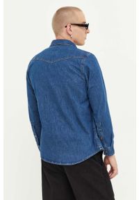 Hugo - HUGO koszula jeansowa męska kolor niebieski regular z kołnierzykiem klasycznym. Typ kołnierza: kołnierzyk klasyczny. Kolor: niebieski. Materiał: jeans. Styl: klasyczny #3