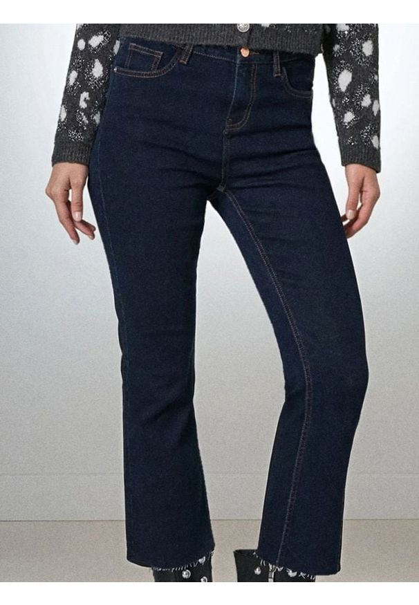 Sinsay - Jeansy kick flare - niebieski. Kolor: niebieski