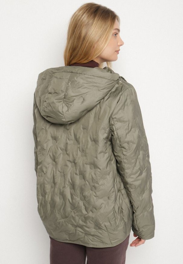 Born2be - Jasnozielona Pikowana Kurtka Przejściowa z Kapturem Arivitte. Okazja: na co dzień. Typ kołnierza: kaptur. Kolekcja: plus size. Kolor: zielony. Materiał: jeans. Styl: casual, elegancki