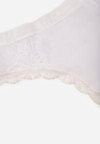 Renee - Białe Majtki Stringi Ozdobione Koronką z Bawełną Meniliphis. Kolor: biały. Materiał: koronka, bawełna. Wzór: koronka, aplikacja #3